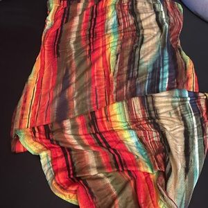 I’m selling a summer dress strapless in a medium fits to your body very nice